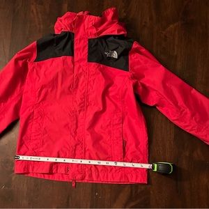 North face Rain Jacket, smoke free, pet free home. Gently used, all zippers work